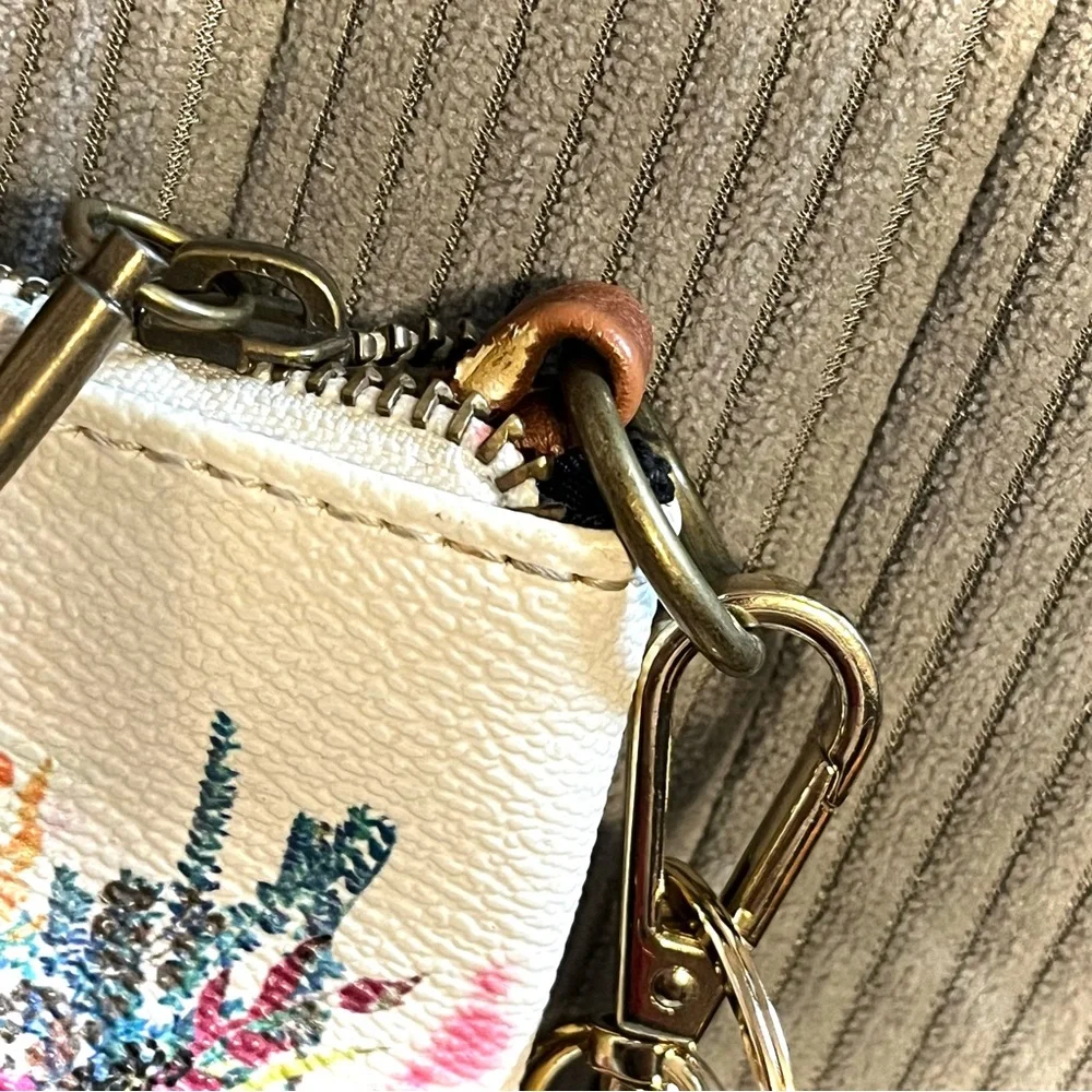 Elliott Lucca Cream Floral Clutch/Crossbody 2 for $22 - Picture 10 of 16